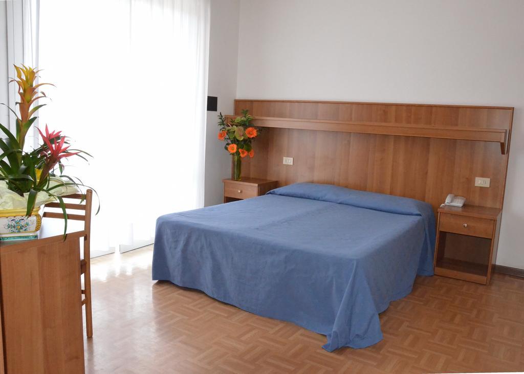Hotel Aspe Bibione Oda fotoğraf