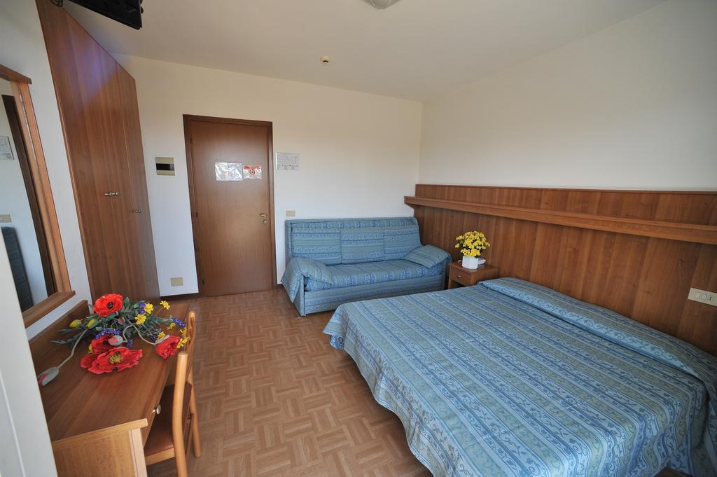 Hotel Aspe Bibione Oda fotoğraf